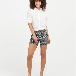SPANX Sunshine Shorts, 6” in Grey Ikat Medium
